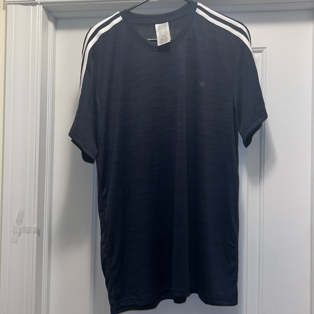 Mens XL Adidas Short Sleeve Shirt